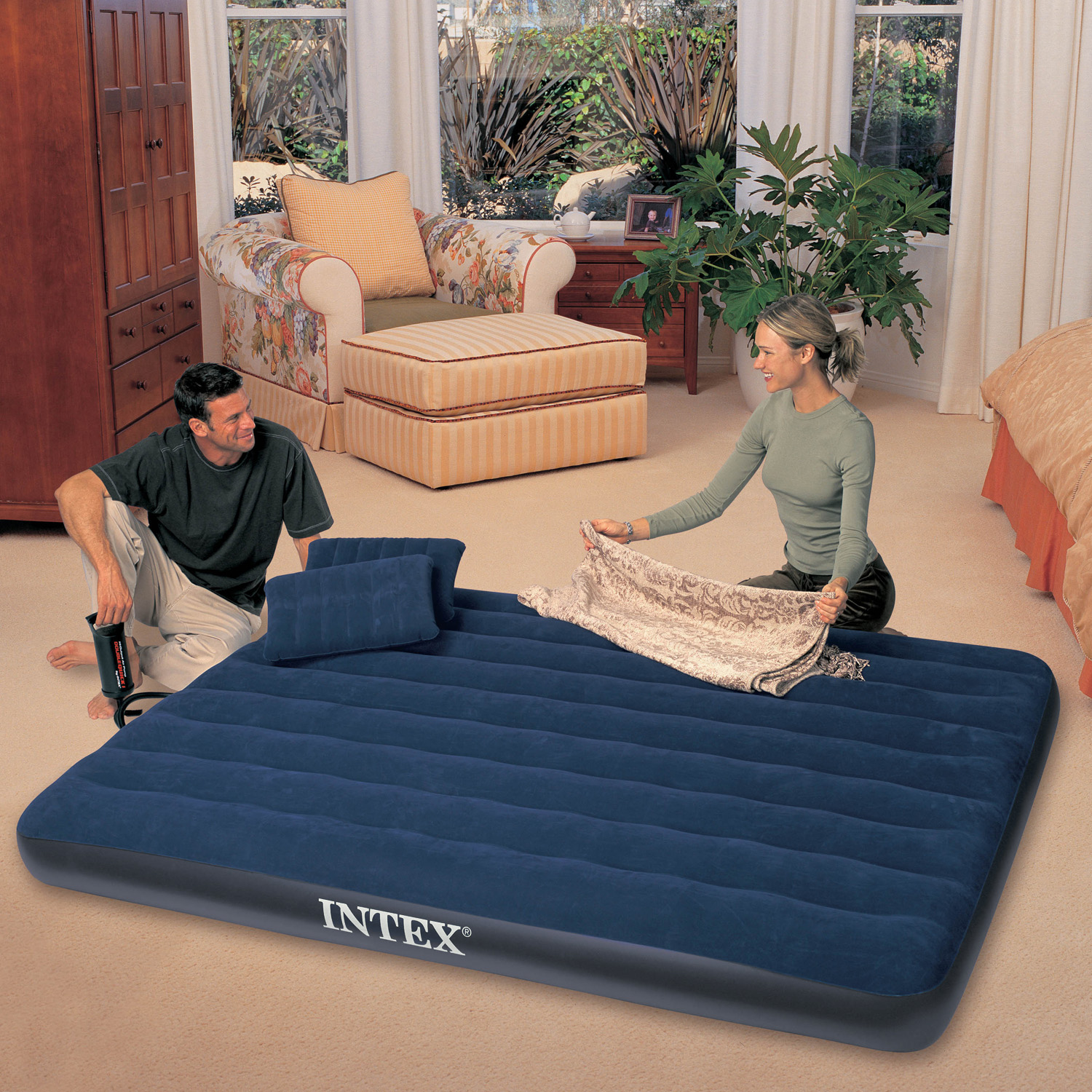 Intex Luftbett 203 x 152 x 25 cm | inkl. 2 aufblasbare Kissen